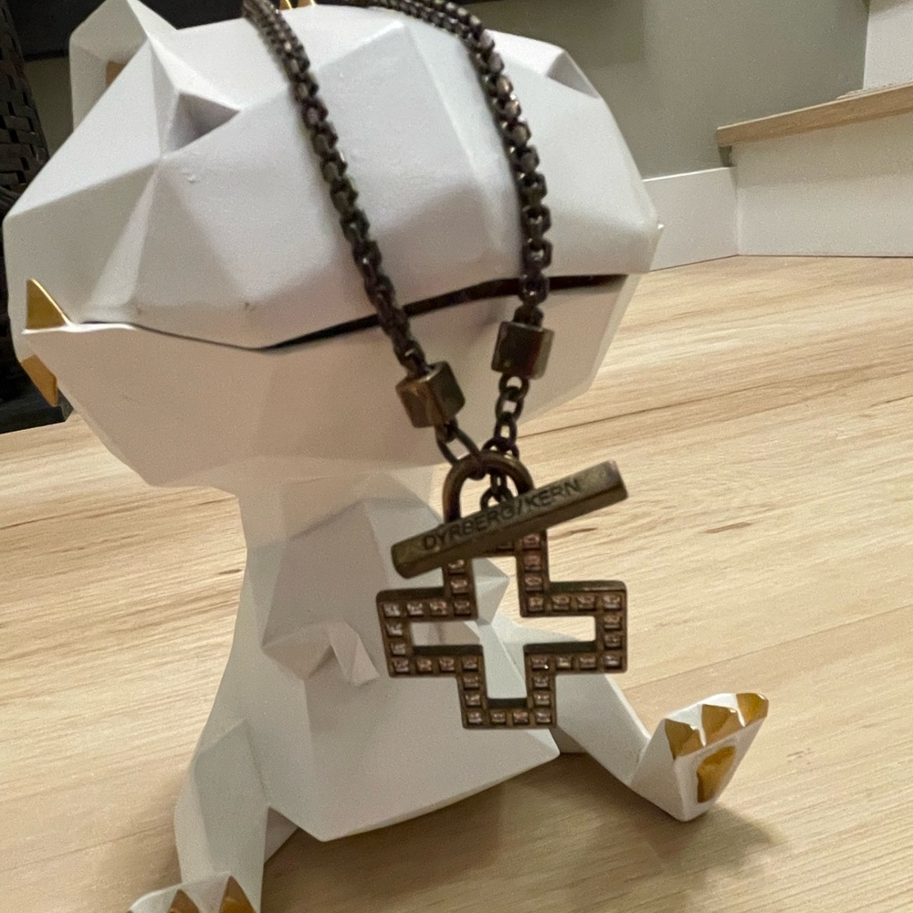 Chic Choker with Cross Pendant